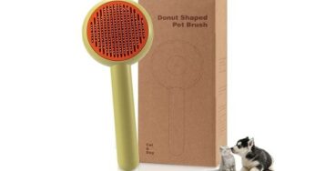 8,39€ la brosse pour chien et chat Yumcute (poils courts, moyens ou longs) avec bouton de nettoyage en un clic